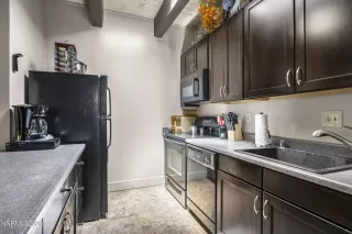 Photo #5: 260007915 Listing