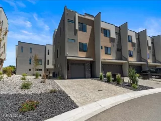 Photo #2: 260007930 Listing