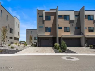 Photo #3: 260007930 Listing