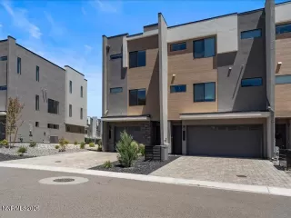 Photo #4: 260007930 Listing