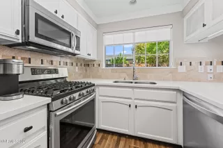 Photo #5: 260007958 Listing