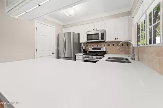 Photo #6: 260007958 Listing