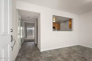Photo #3: 260007991 Listing
