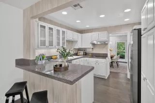 Photo #6: 260008096 Listing 