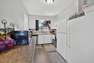 Photo #6: 260008198 Listing 