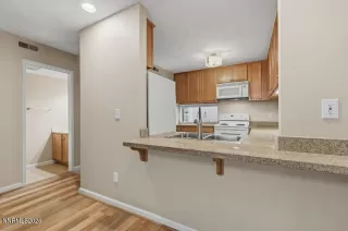 Photo #5: 260008216 Listing 