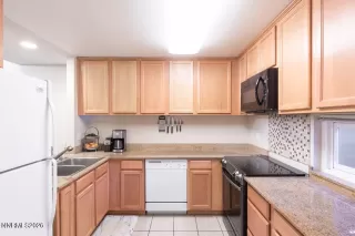 Photo #5: 260008219 Listing 