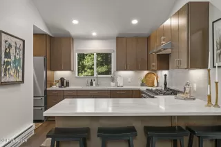 Photo #6: 260008409 Listing
